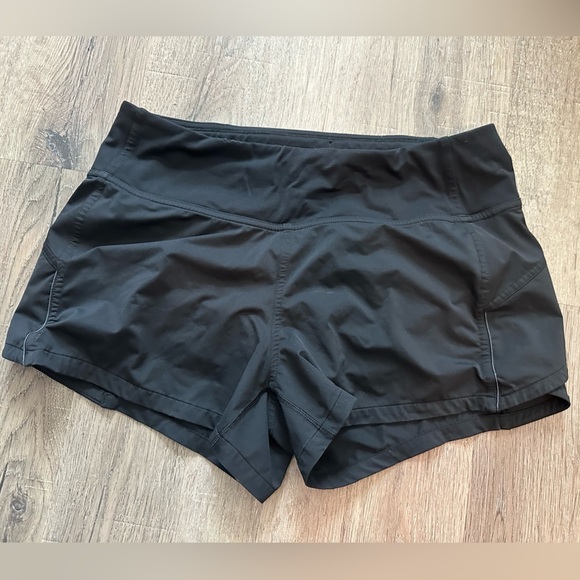 Lululemon athletica women’s shorts size 6. VGUC. Black athletic shorts - Picture 2 of 6